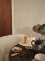 Podstawka pod tort – Fountain Cake Stand - Off-white - ferm Living